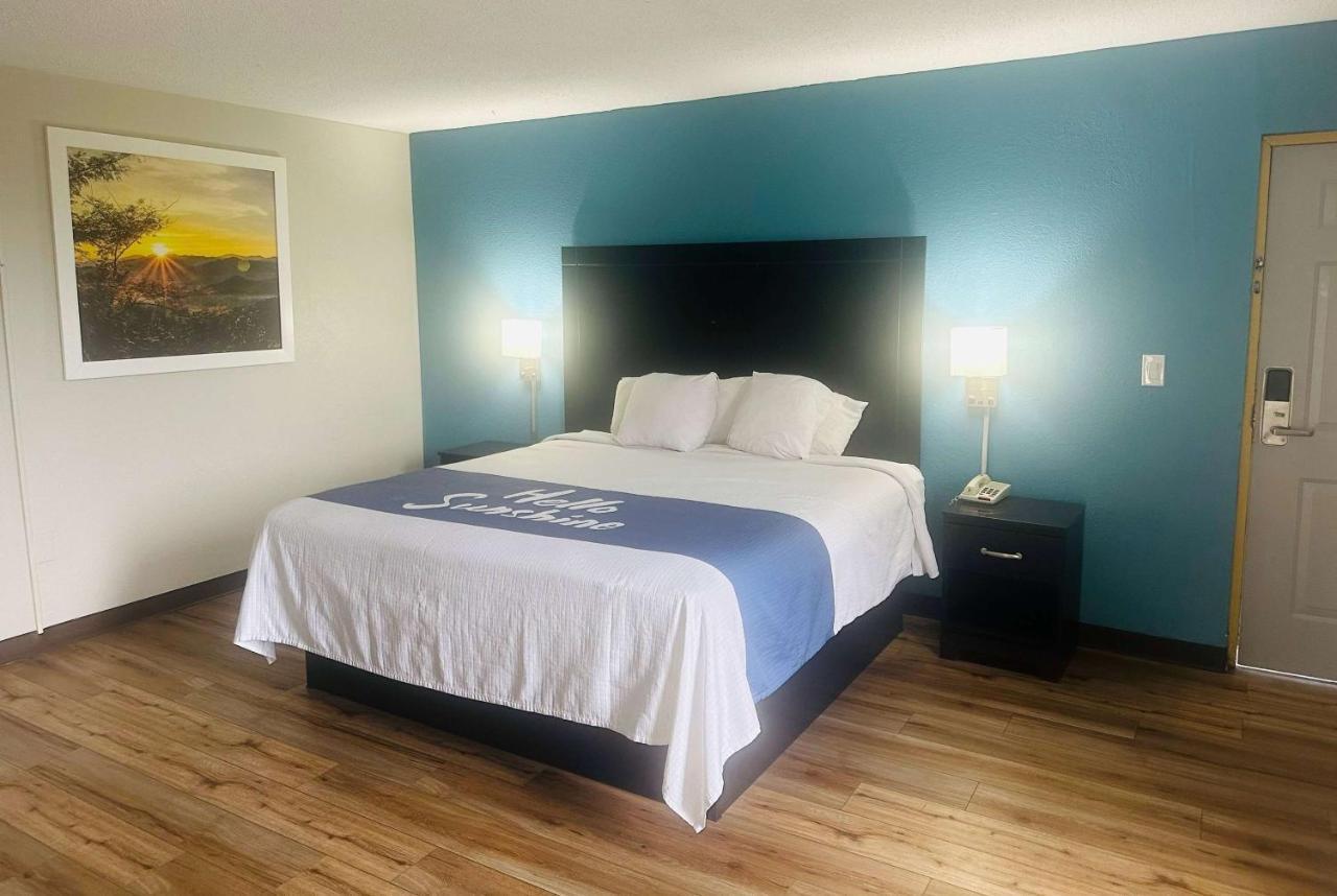 Days Inn By Wyndham Easley West Of Greenville/Clemson Area Экстерьер фото